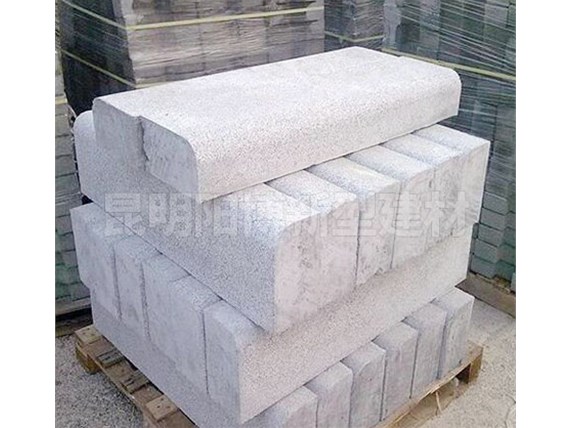 云南混凝土路沿石在冬季施工需要注意什么？